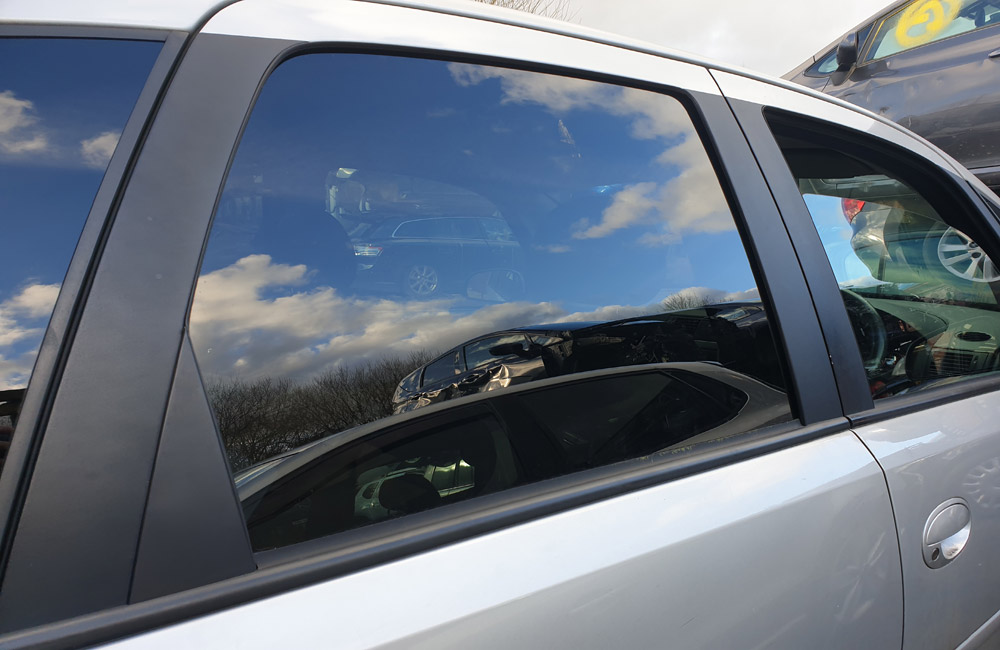 Vauxhall Meriva Design 16V Door window glass driver side rear